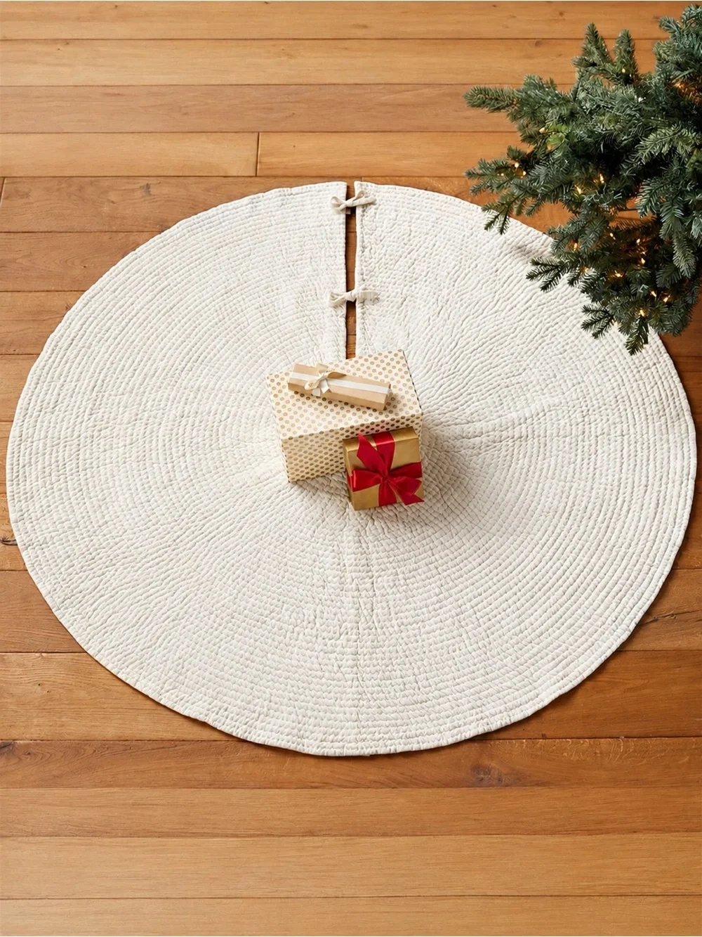 Pottery Barn Channel Quilted Velvet Tree Skirt Ivory 60” NWT